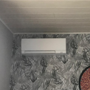 Installation d’une unité extérieure de climatisation haute performance