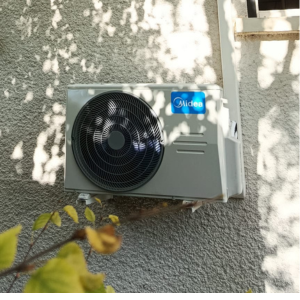 Installation d’une unité extérieure de climatisation haute performance