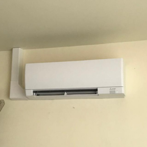 Pose d’un système de climatisation split pour rafraîchissement et chauffage