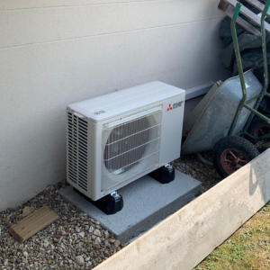 Installation d’une unité extérieure de climatisation haute performance