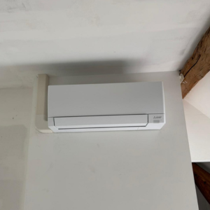 Climatisation réversible installée dans une habitation