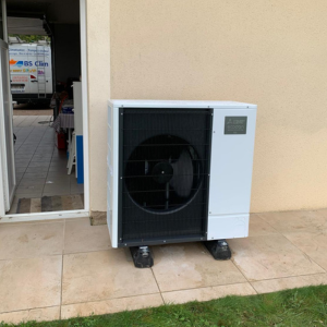 Pose d’un système de climatisation split pour rafraîchissement et chauffage