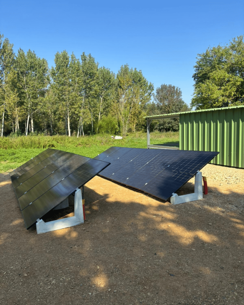 Installation de panneaux solaires au sol pour autoconsommation