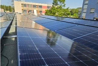 Production d’électricité solaire grâce à une installation photovoltaïque locale